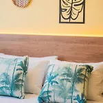 Laguito Houstel Large