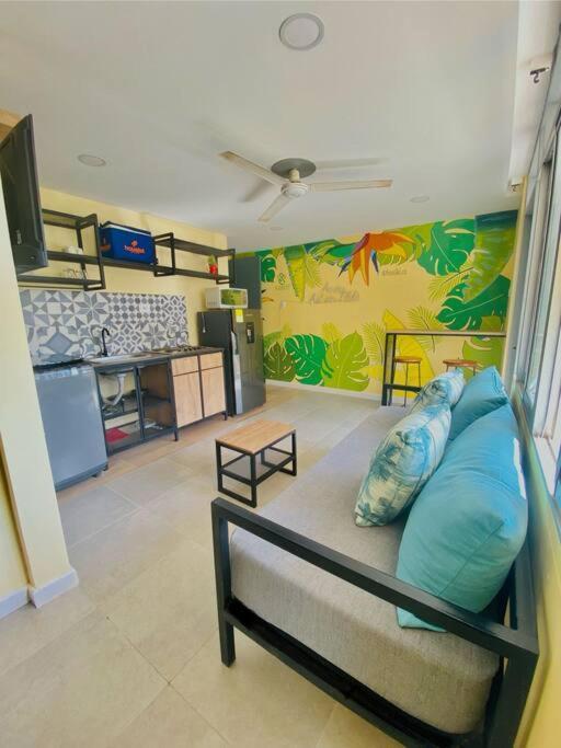 Laguito Houstel Large *